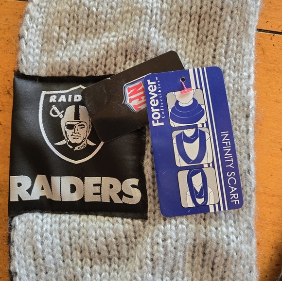 NEW NFL Raiders Infinity Scarf. - Picture 7 of 7